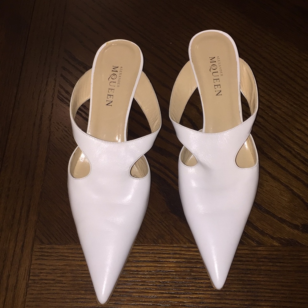 Alexander McQueen white pointy heels shoes 10